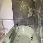 La Maison Carree - De Charme - Clim & Piscine Chauffee בית אירוח *