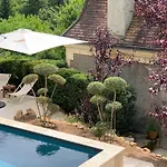 בית אירוח La Maison Carree - De Charme - Clim & Piscine Chauffee *