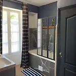 La Maison Carree - De Charme - Clim & Piscine Chauffee בית אירוח *