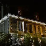 La Maison Carree - De Charme - Clim & Piscine Chauffee בית אירוח Les Eyzies