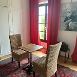 La Maison Carree - De Charme - Clim & Piscine Chauffee בית אירוח Les Eyzies