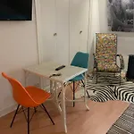 La Maison Carree - De Charme - Clim & Piscine Chauffee Homestay