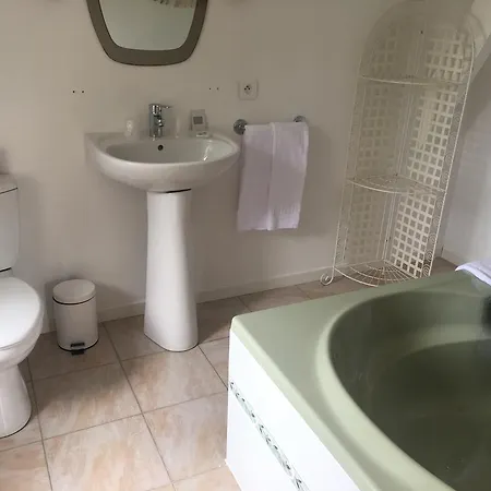 La Maison Carree - De Charme - Clim & Piscine Chauffee Homestay Les Eyzies