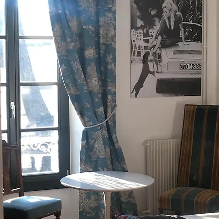 La Maison Carree - De Charme - Clim & Piscine Chauffee * Les Eyzies