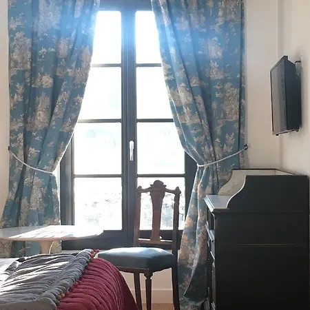 Homestay La Maison Carree - De Charme - Clim & Piscine Chauffee Les Eyzies