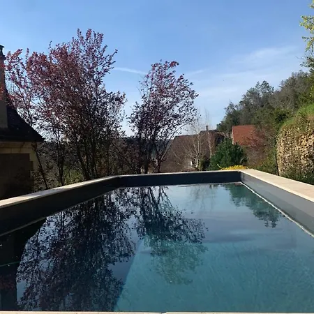 La Maison Carree - De Charme - Clim & Piscine Chauffee Homestay