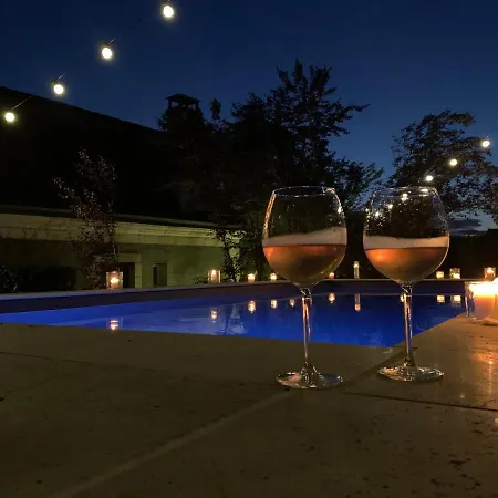 Séjour chez l'habitant La Maison Carrée - De Charme - Clim&piscine Chauffée