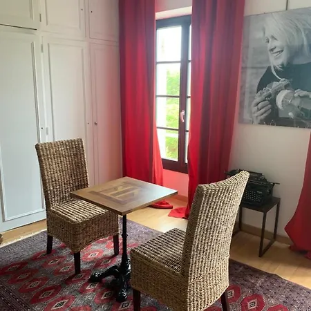 La Maison Carree - De Charme - Clim & Piscine Chauffee Δωμάτια σε οικογενειακή κατοικία Les Eyzies