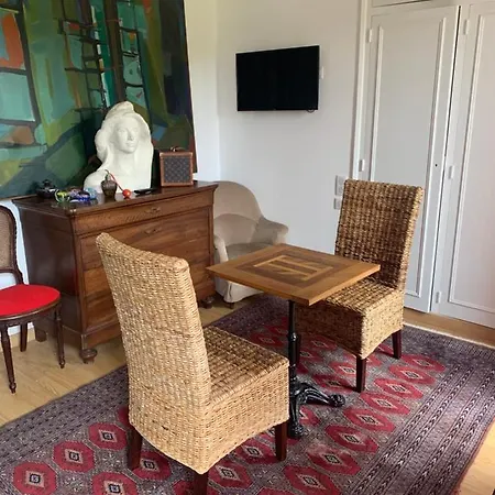 La Maison Carrée - De Charme - Clim&piscine Chauffée Séjour chez l'habitant *