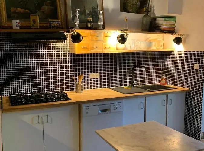 La Maison Carree - De Charme - Clim & Piscine Chauffee منزل للإقامة