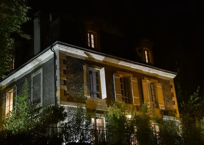 La Maison Carree - De Charme - Clim & Piscine Chauffee منزل للإقامة Les Eyzies