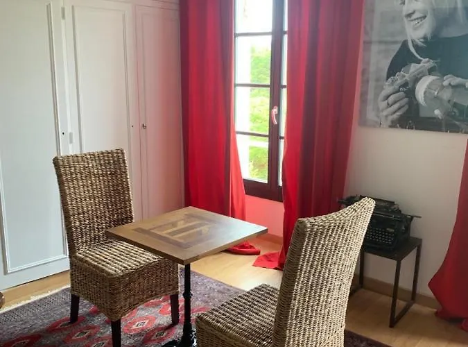 La Maison Carree - De Charme - Clim & Piscine Chauffee Ubytování v soukromí Les Eyzies