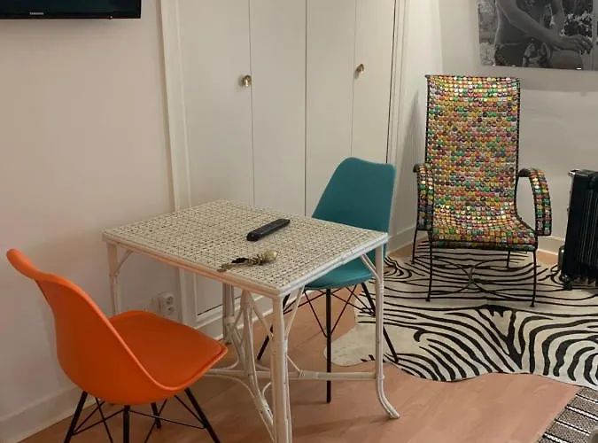 La Maison Carree - De Charme - Clim & Piscine Chauffee منزل للإقامة